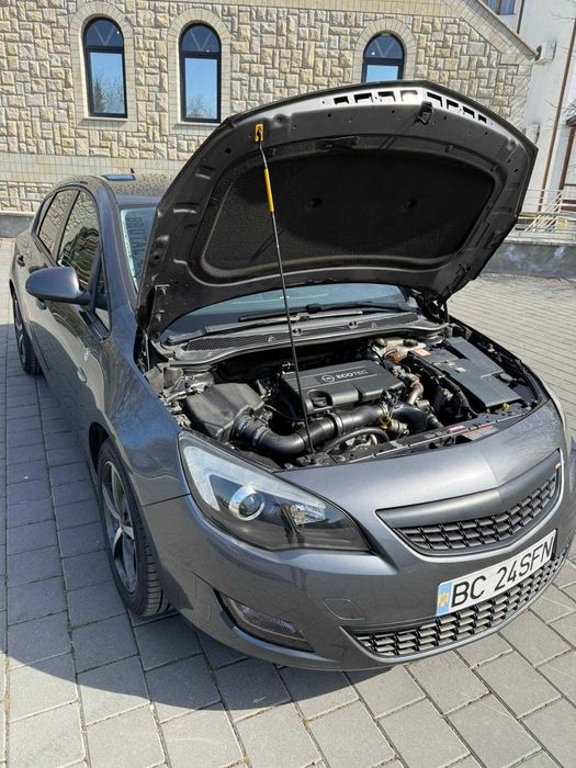 Opel Astra J Hatchback 1.7 CDTI - 2010