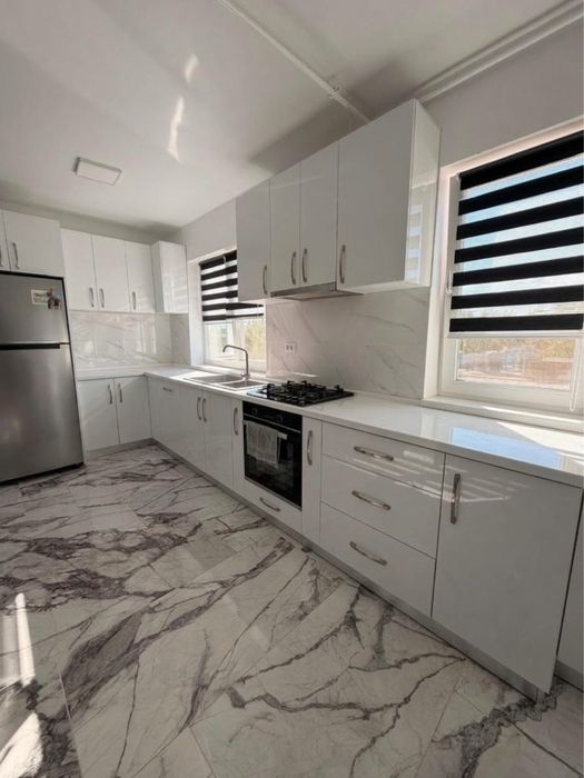 Inchiriez apartament 3 camere + loc parcare