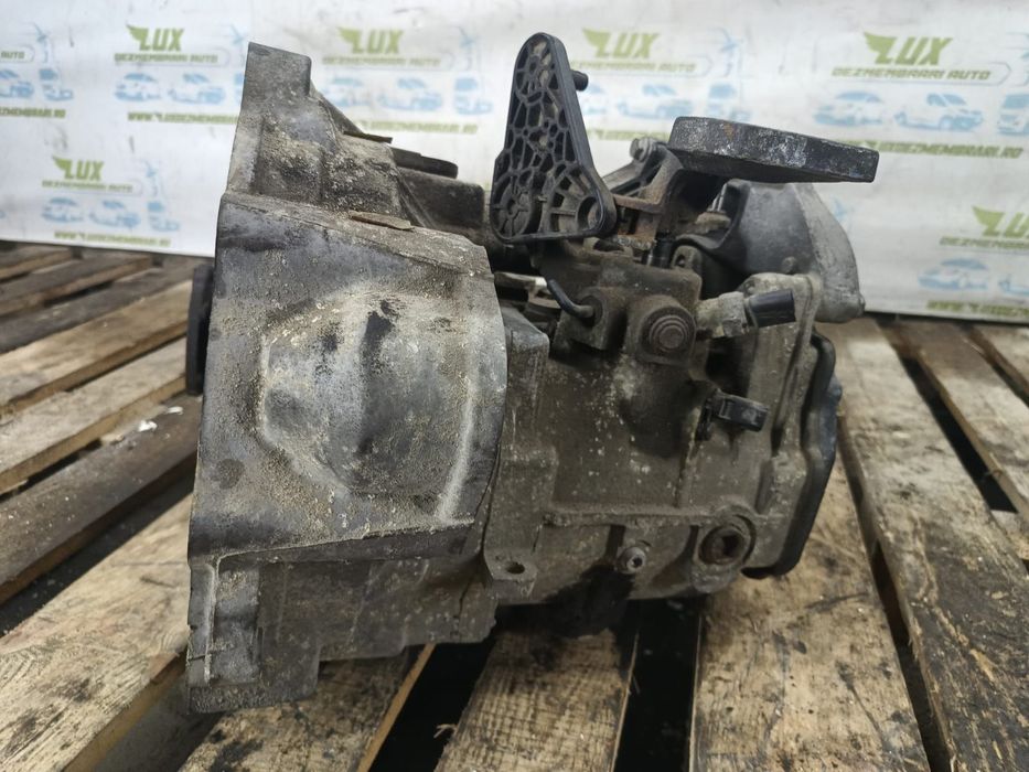 Cutie viteze manuala 5 trepte 1.6 tdi MDM Volkswagen VW Passat B6 [20