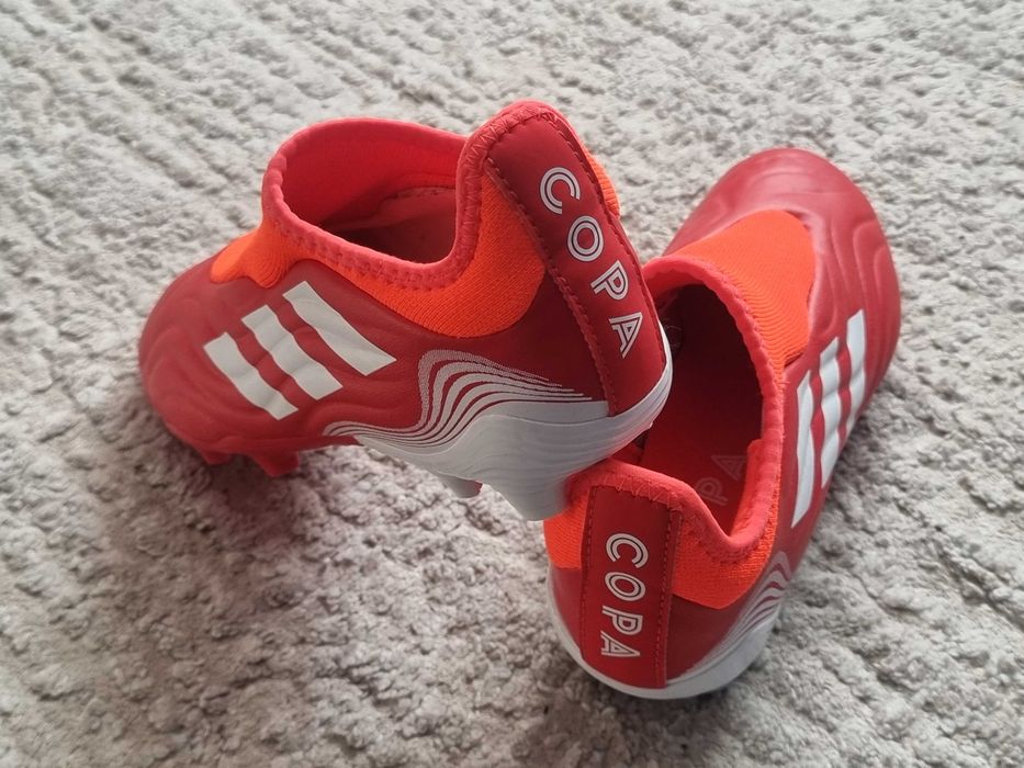 Ghete Adidas fotbal crampoane fara sireturi, marimea 36