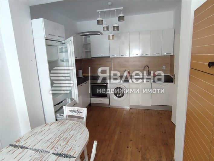 Дава се под наем Тристаен апартамент в Пловдив, Център - 85 кв.м за 500 € - Снимка #1