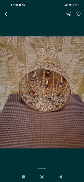 Красивая люстра.