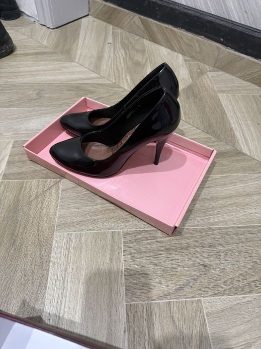 Ботинка, туфли отдам