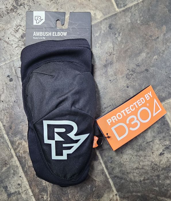 Продавам протектори за  ръце Race Face Ambush