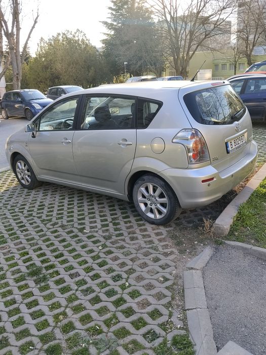 Тойота Корола версо