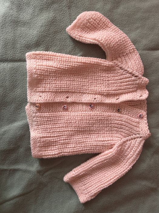 Детски ръчно плетени жилетки