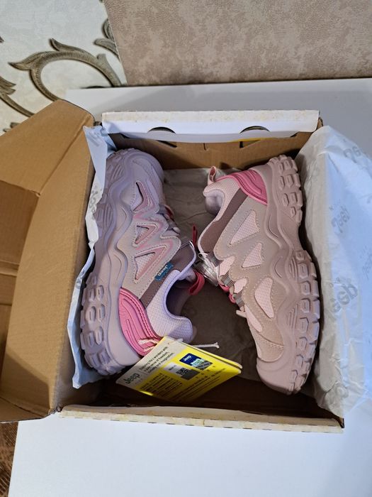 Продам новые кросовки