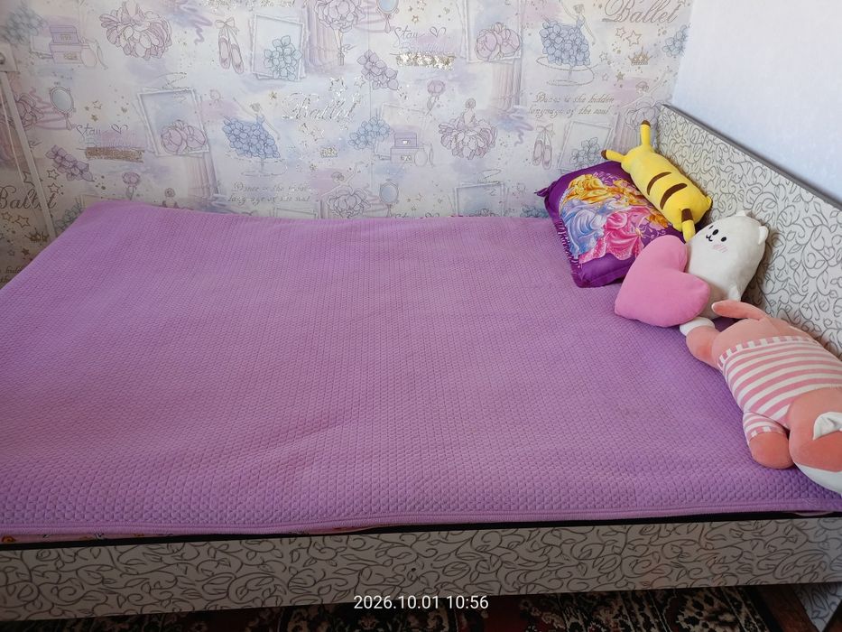 Продам кровать и дамский столик