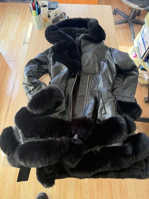 Продавам два броя зимни якета за момичета