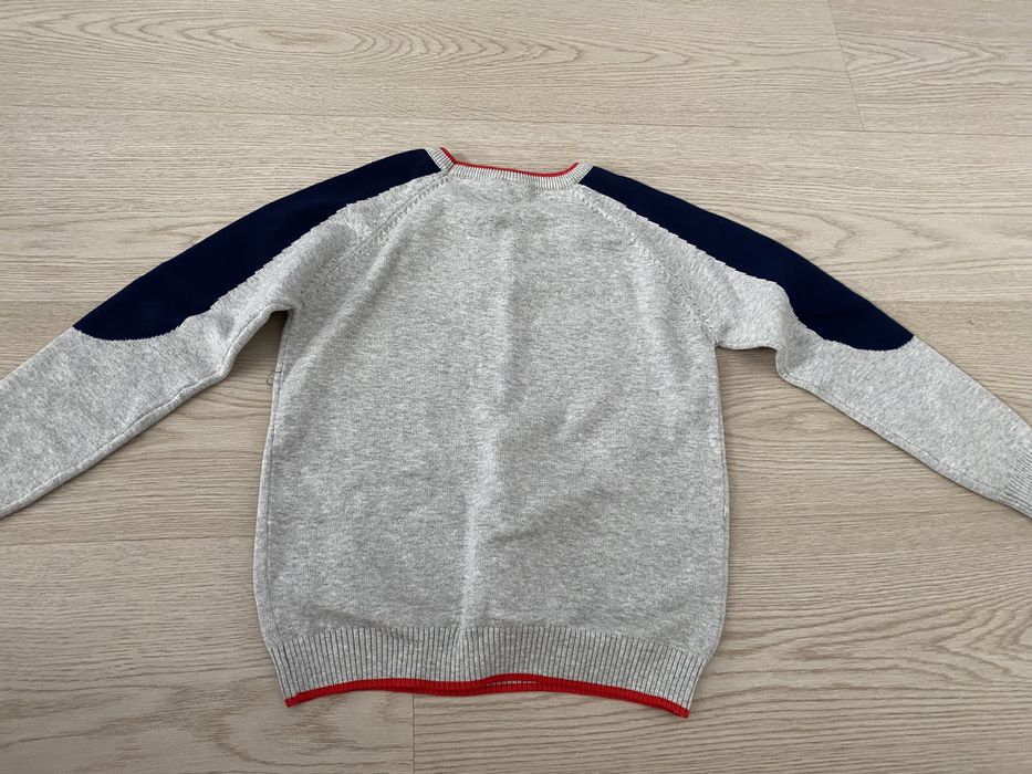 Pulover nou cu eticheta marimea 140