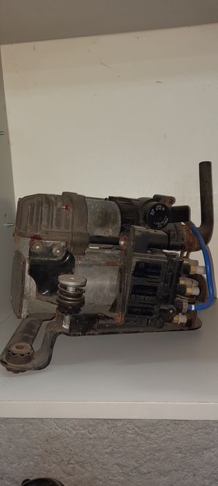 Компрессор BMW G11 G12 пневма с блоком клапанов с блоком клапанов