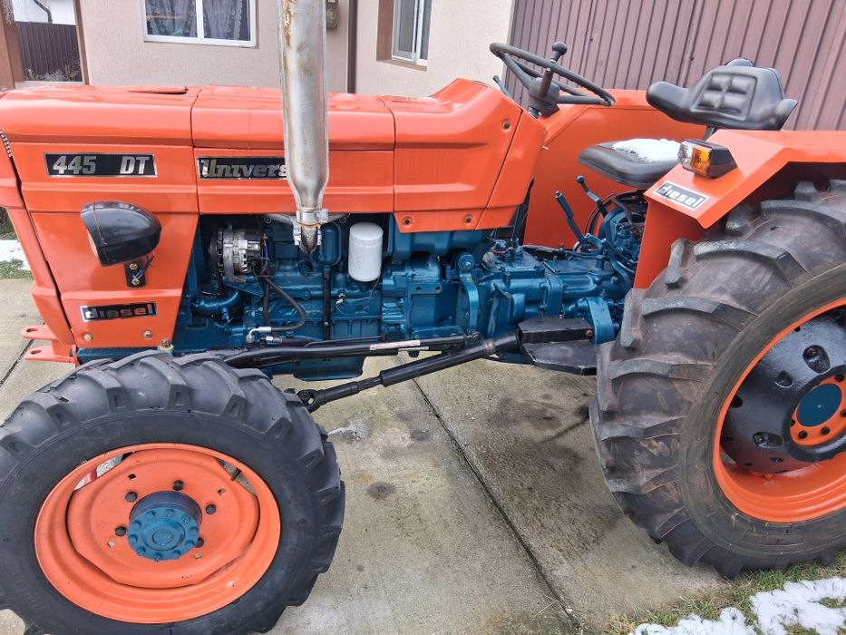 Tractor universal 445 dt