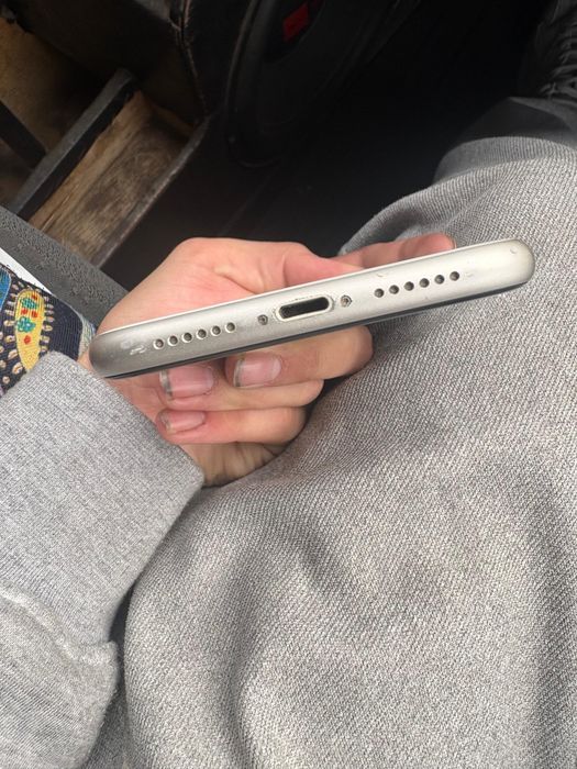 продам Iphone 11 белого цвета