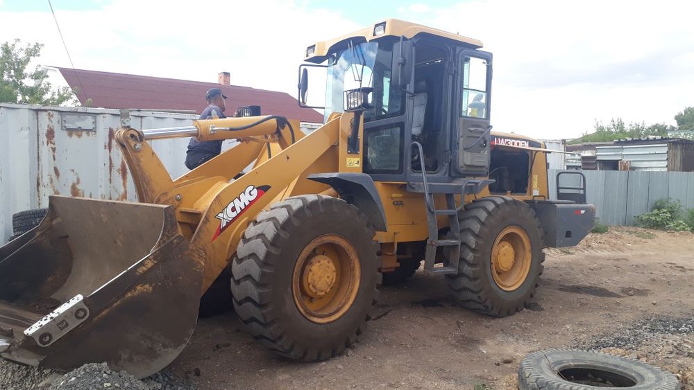 Услуги погрузчика и  камаза