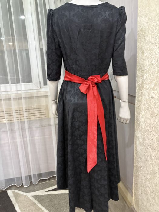 Продам нарядные платья