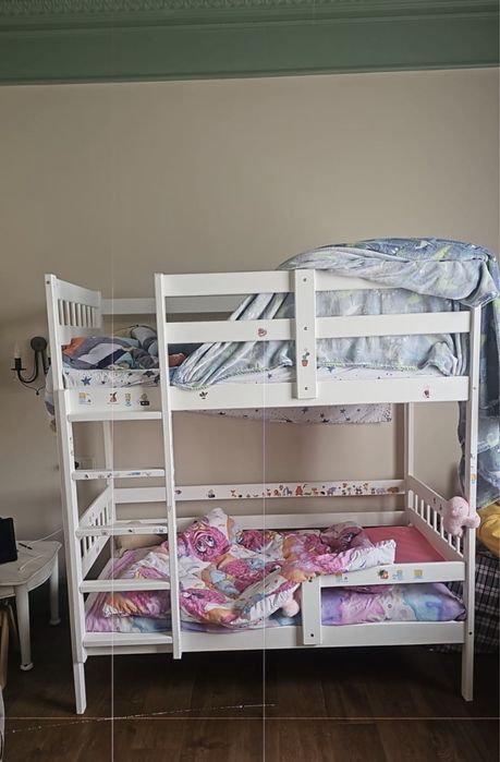 Двухъярусная кровать от Икеа с матрасом