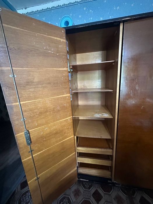 Продается шифоньер из дерева