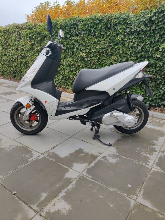 Scuter 125 cm cubi