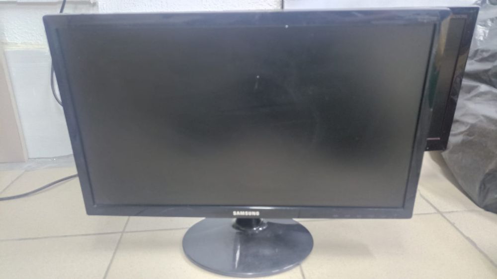 Продам мониторы 18 штук