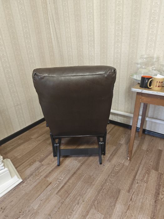 Кресло качалка кожаное