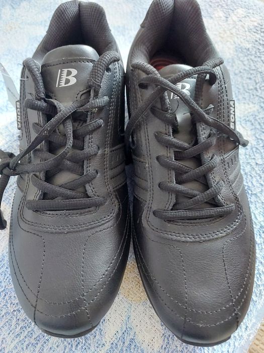 Кроссовки отличного качества.