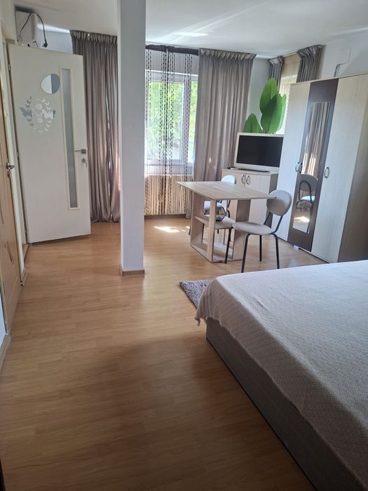 2 garsoniere de inchiriat
