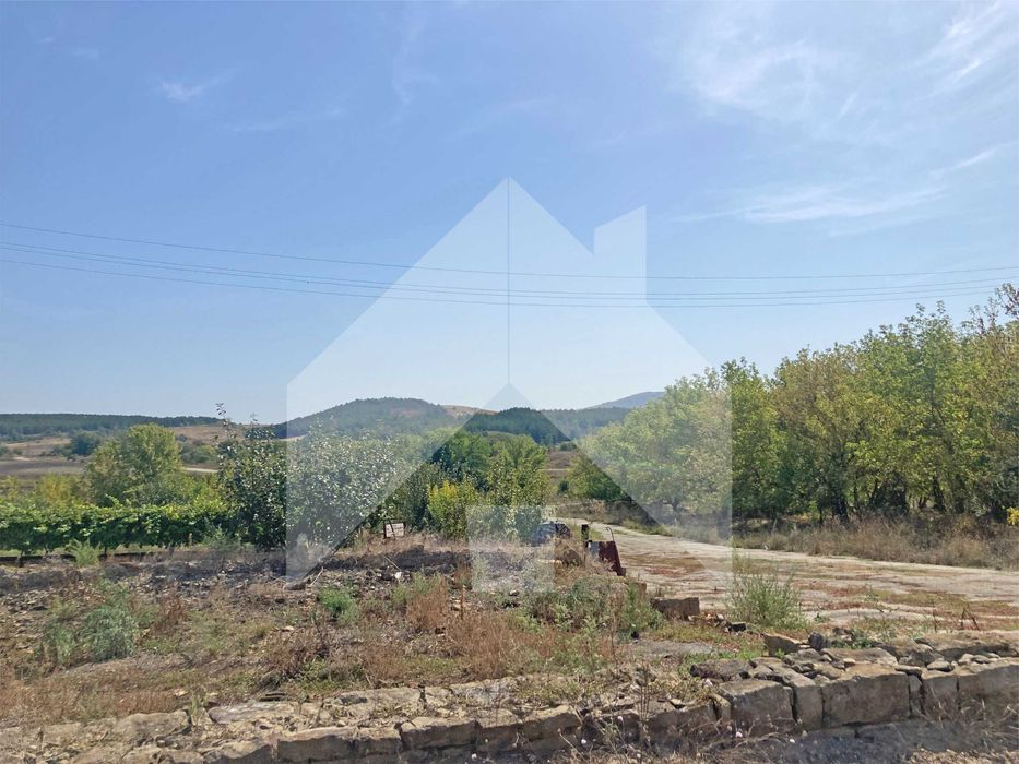 Продава БИЗНЕС имот ФЕРМА-стопанство в с. Зайчино ореше (Нови пазар).