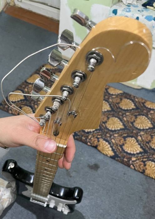 Elektro gitara sotiladi