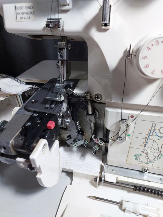 Оверлок б/у  рабочий