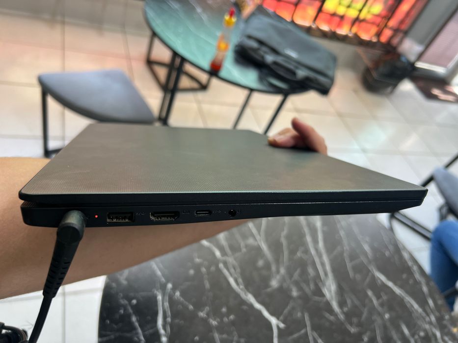 Noutbook  lenovo