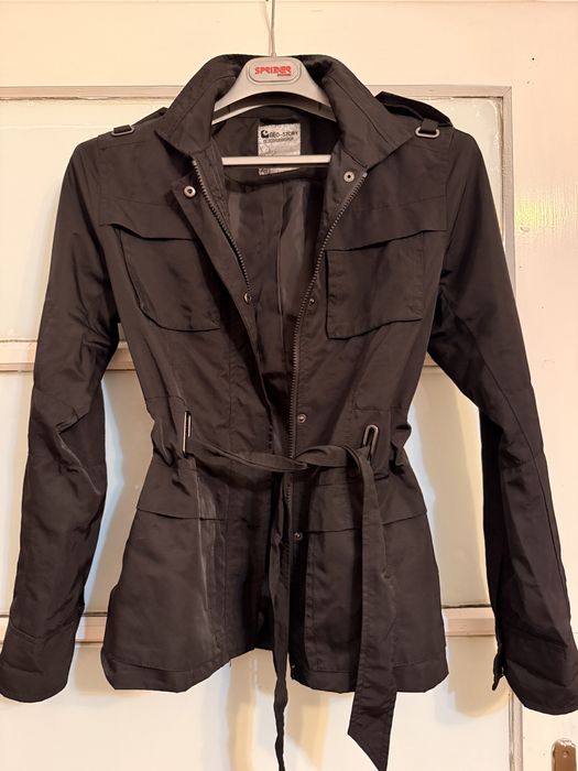 Trench negru nepurtat