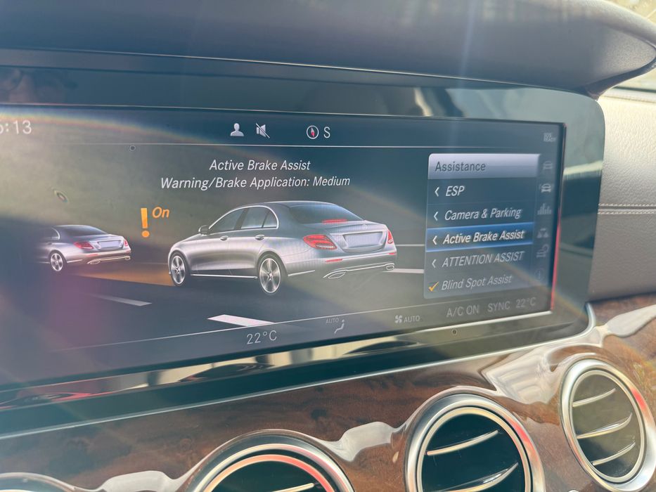 Mercedes E 300 W213 | Лукс и мощ | Реални км | Обслужен