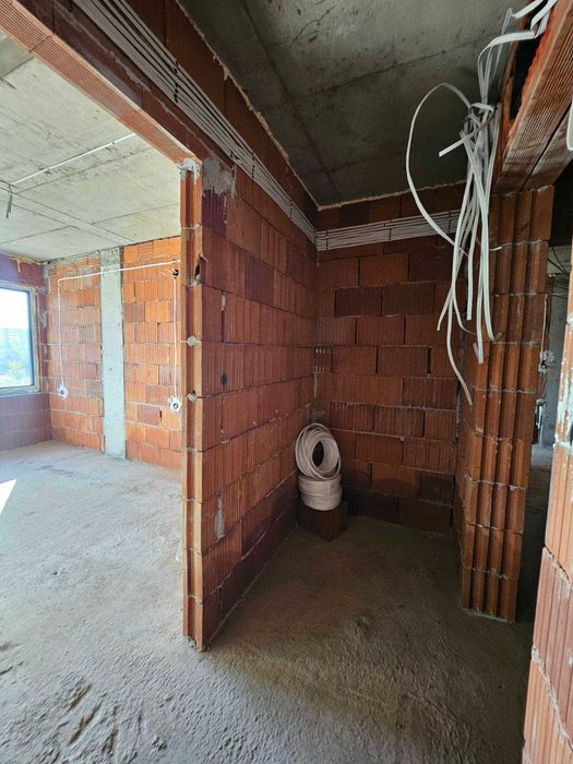 Двустаен апартамент в кв.Остромила