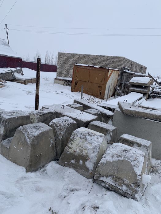 Продам плиты,ригеля,подушки,ларек, поддоны!