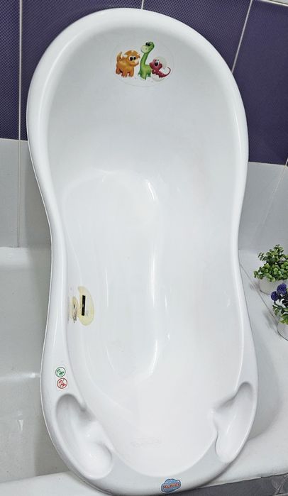 Cada bebelusi și biberoane