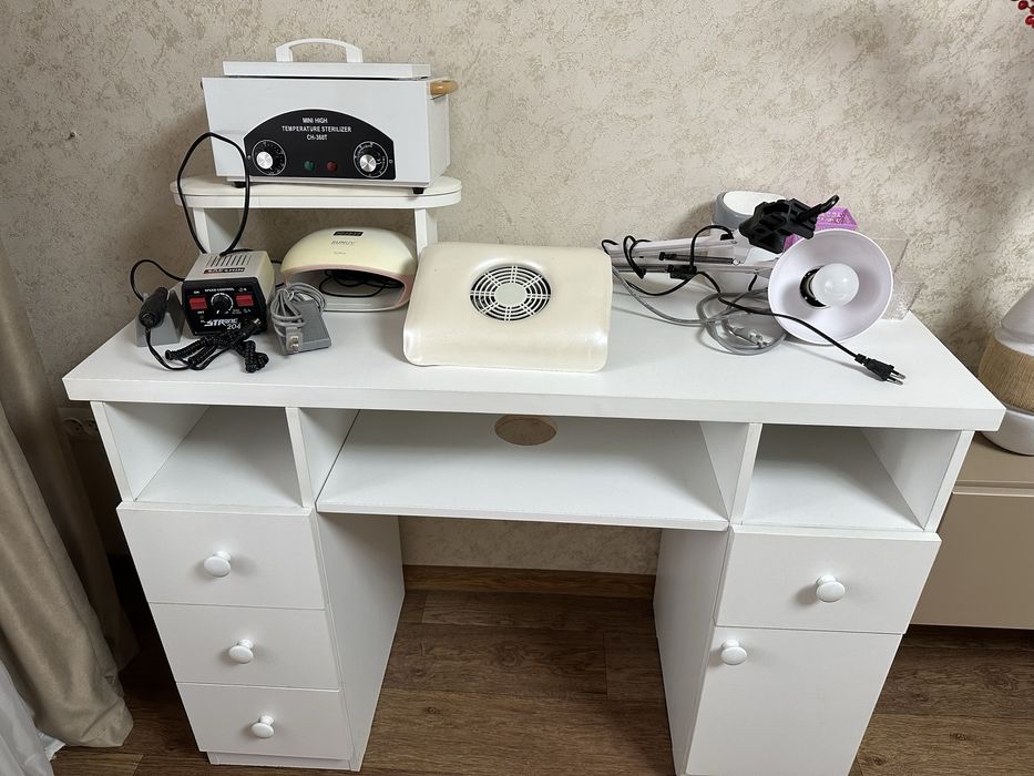 Продам стол для маникюра
