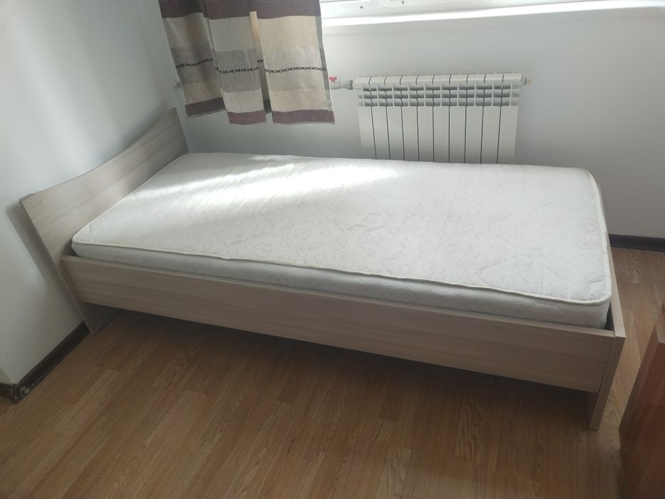 Продается мебель шкаф и кровать.