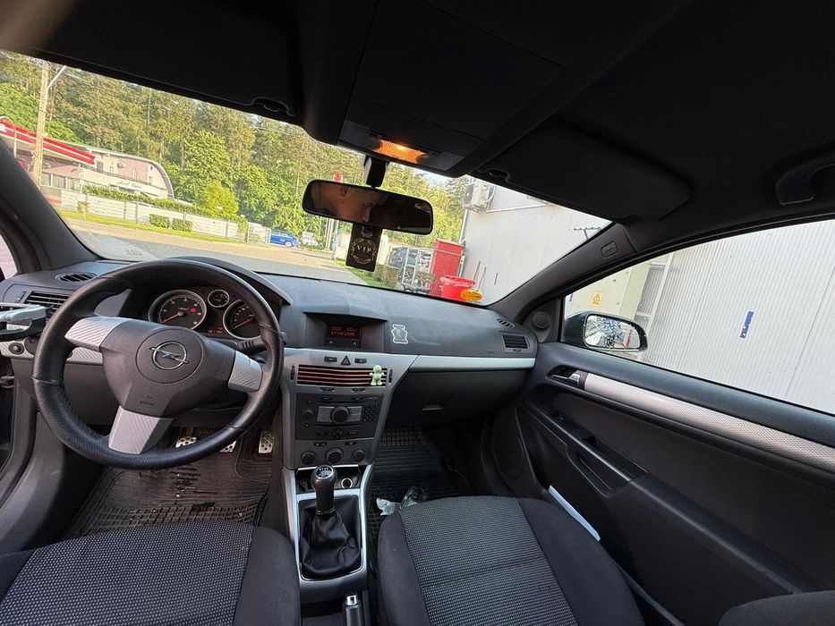 Opel Astra GTC Coupe 2006 1.9
