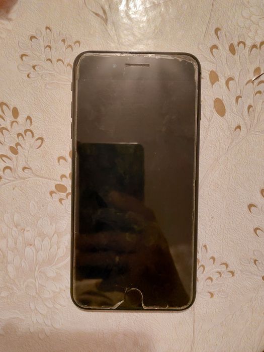 Продам Айфон 7 plus