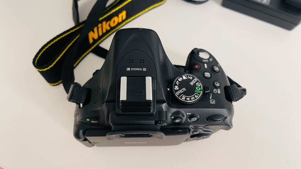 Nikon D5200 DSLR + 2 obiective VR | foarte puțin folosit
