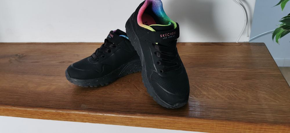 Adidasi Skechers 32