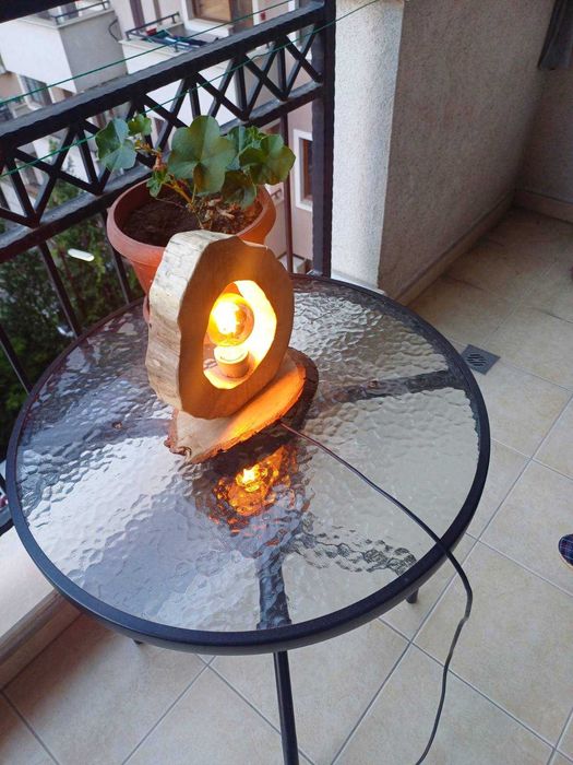 Ръчно направена лампа от дърво