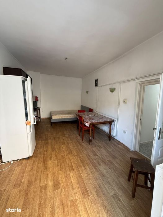 Casă de Vânzare cu 4 camere in zona București-noi sec.1