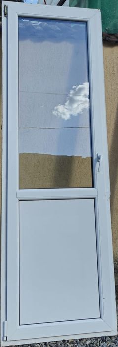 Vând două uși termopan și un geam termopan