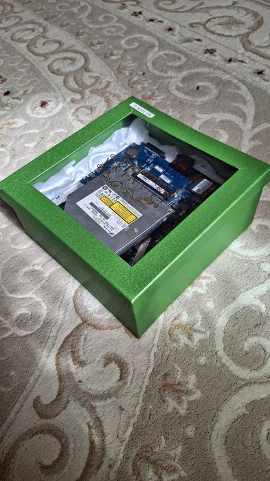 продаю ноутбук без копруса