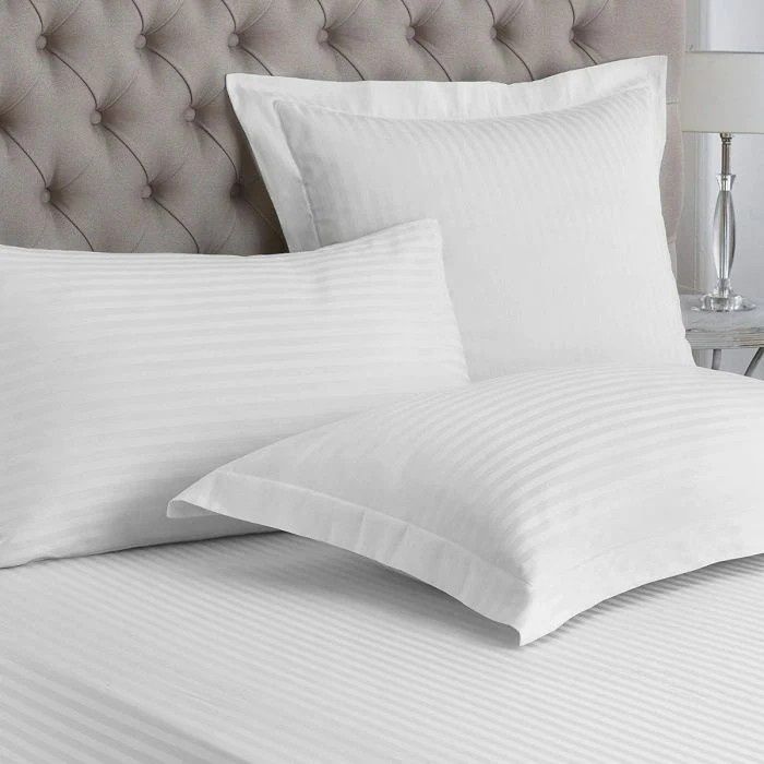 OFERTA !!! 10 Lenjerii de pat hoteliere din material Damasc