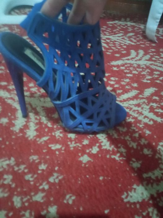 Босоножки 35-36 размер на узкую ножку