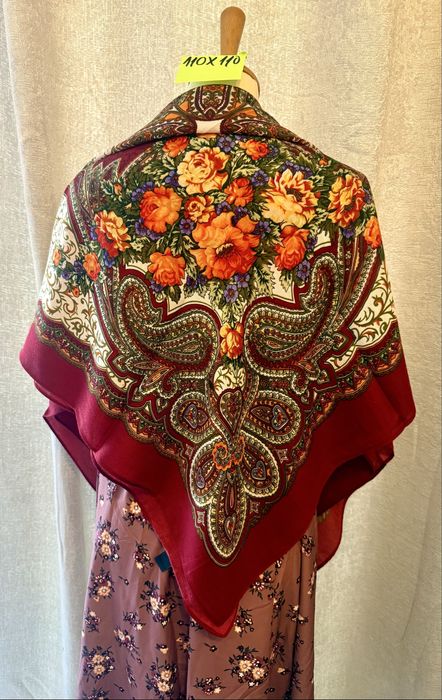 Batic traditional cu motive florale 110 cm