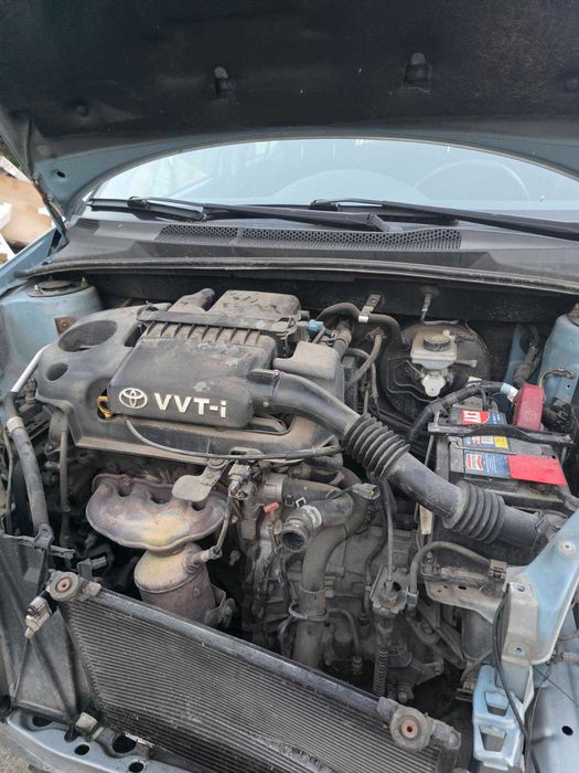 Toyota Yaris на части