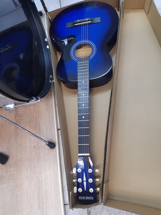 Продам гитару 38размер